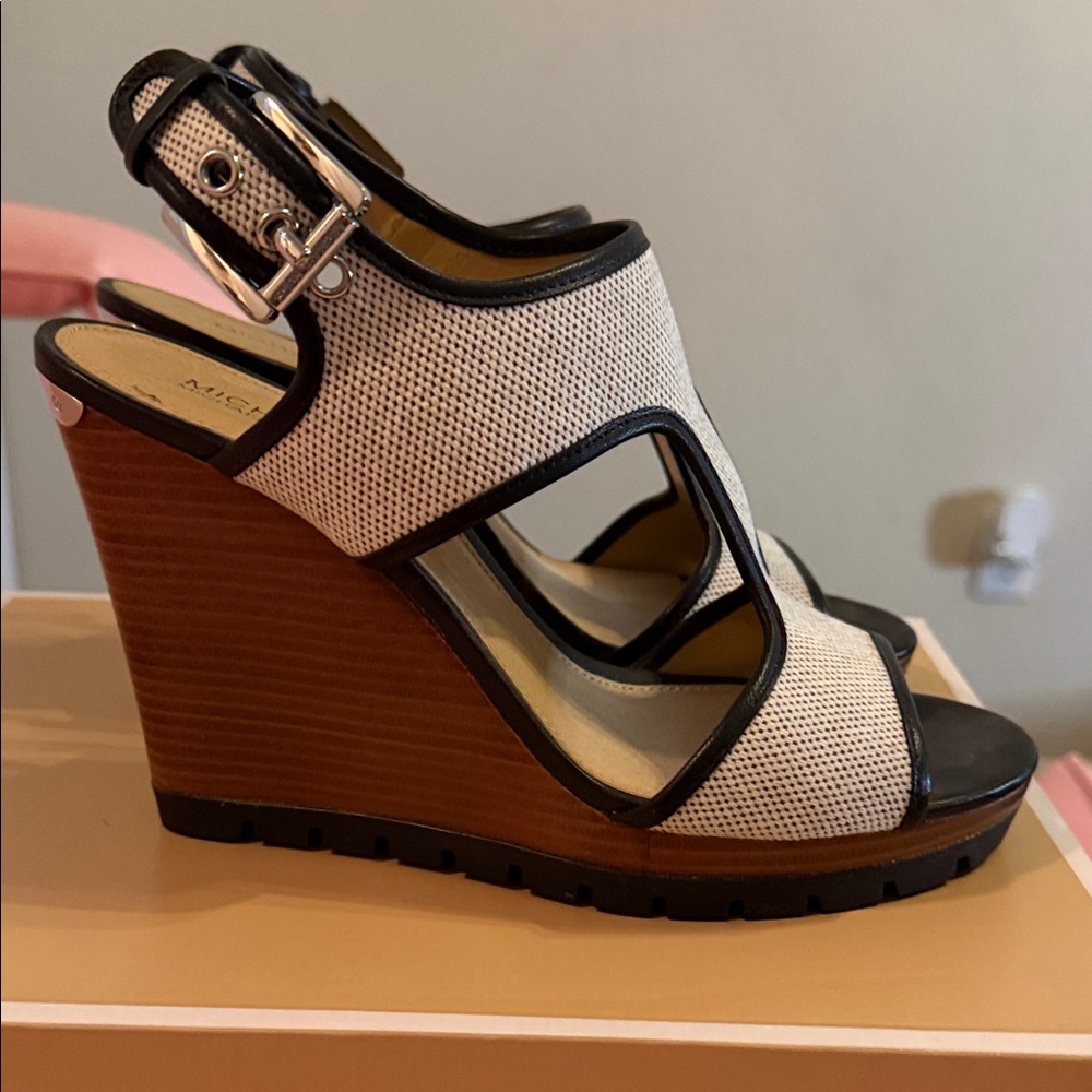NWT Michael Kors Gillian Black and Cream Canvas Wedges - Picture 3 of 10